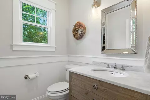 Entry Way - 8617 Dixie Pl, Mclean, VA 22102 photo 5 of 43