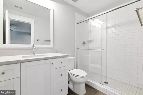 Bath - 8617 Dixie Pl, Mclean, VA 22102 photo 6 of 15