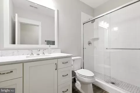 Bath - 8617 Dixie Pl, Mclean, VA 22102 photo 13 of 15