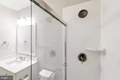 Bath - 8617 Dixie Pl, Mclean, VA 22102 photo 14 of 15