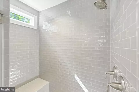 Bath - 8617 Dixie Pl, Mclean, VA 22102 photo 3 of 15