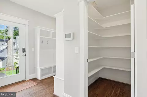 Entry Way - 8617 Dixie Pl, Mclean, VA 22102 photo 13 of 43