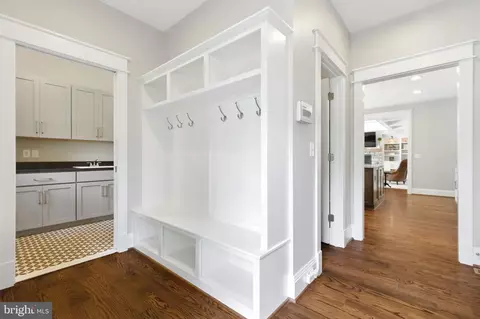 Entry Way - 8617 Dixie Pl, Mclean, VA 22102 photo 15 of 43