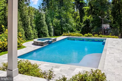 Exterior - 8617 Dixie Pl, Mclean, VA 22102 photo 11 of 19