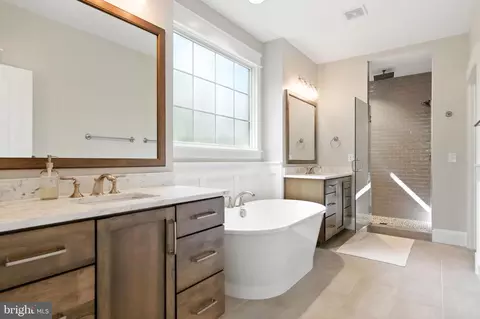 Bath - 8617 Dixie Pl, Mclean, VA 22102 photo 1 of 15