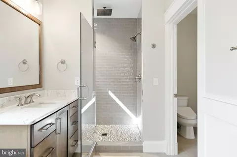 Bath - 8617 Dixie Pl, Mclean, VA 22102 photo 2 of 15