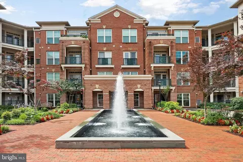 2903 Saintsbury Plz #401, Fairfax, VA 22031