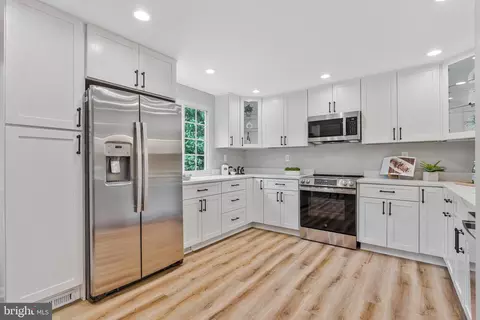 Kitchen - 1628 Barnstead Dr, Reston, VA 20194 photo 2 of 2