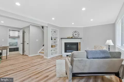 Living - 1628 Barnstead Dr, Reston, VA 20194 photo 3 of 5