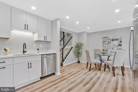 Entry Way - 1628 Barnstead Dr, Reston, VA 20194 photo 4 of 5