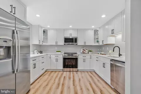 Kitchen - 1628 Barnstead Dr, Reston, VA 20194 photo 1 of 2