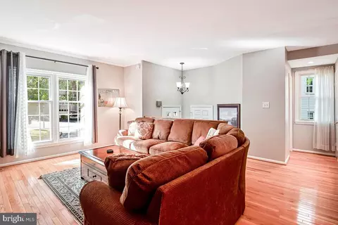 6800 Wild Rose Ct, Springfield, VA 22152 photo 9