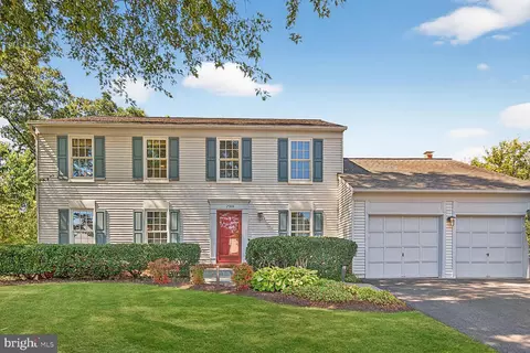 2908 Robin Glen Ct, Herndon, VA 20171