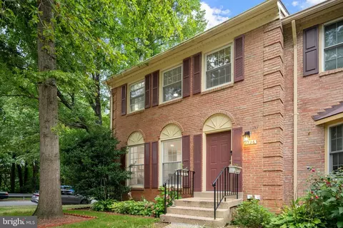 9126 Fisteris Ct, Springfield, VA 22152