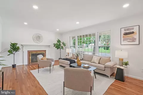 5803 Sunderland Ct, Alexandria, VA 22315