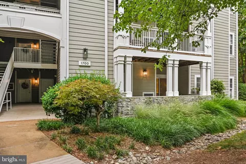 1700 Lake Shore Crest Dr #16, Reston, VA 20190