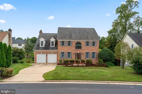6207 Woodland Lake Dr, Alexandria, VA 22310