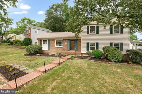 6825 Stoneybrooke Ln, Alexandria, VA 22306