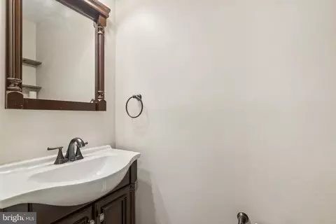 8482 Springfield Oaks Dr, Springfield, VA 22153 photo 12