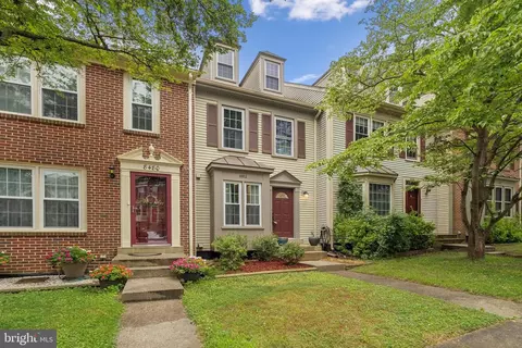 8482 Springfield Oaks Dr, Springfield, VA 22153 photo 2