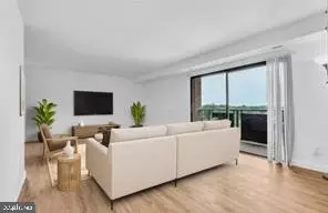 3100 S Manchester St #827, Falls Church, VA 22044