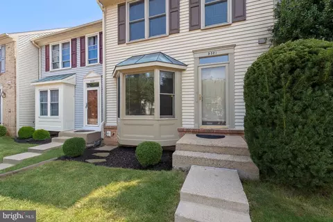 5321 Buxton Ct, Alexandria, VA 22315