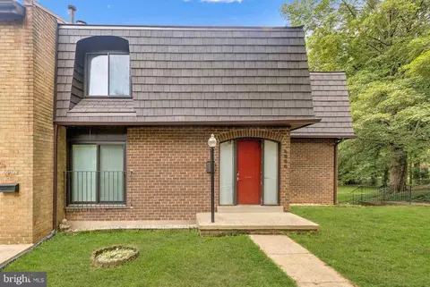 4900 Schuyler Dr, Annandale, VA 22003