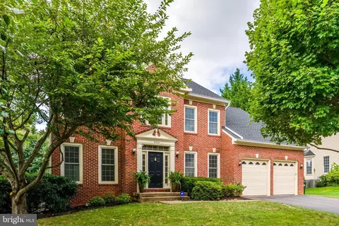 5274 Tractor Ln, Fairfax, VA 22030