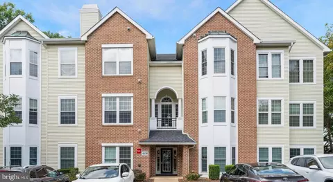 4138 Fountainside Ln #202, Fairfax, VA 22030