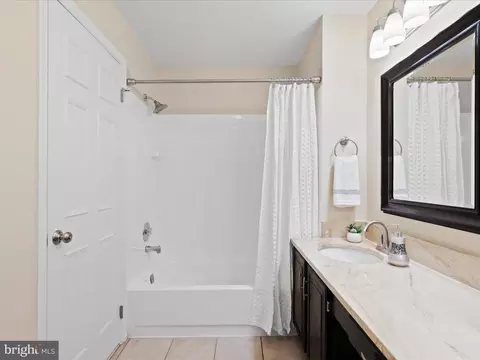 Bath - 13250 Stone Heather, Herndon, VA 20171 photo 3 of 4