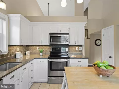 Kitchen - 13250 Stone Heather, Herndon, VA 20171 photo 4 of 4