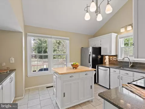 Kitchen - 13250 Stone Heather, Herndon, VA 20171 photo 2 of 4