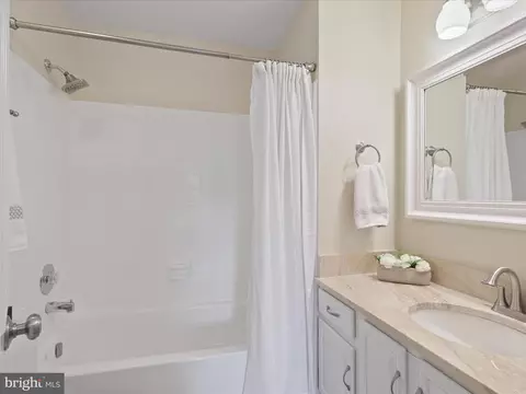 Bath - 13250 Stone Heather, Herndon, VA 20171 photo 4 of 4