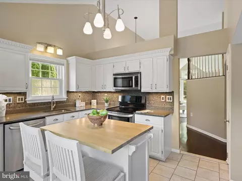 Kitchen - 13250 Stone Heather, Herndon, VA 20171 photo 3 of 4
