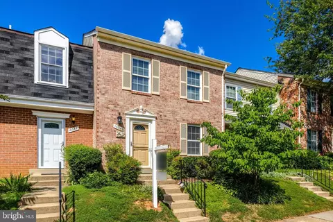 10346 Granite Creek Ln, Oakton, VA 22124