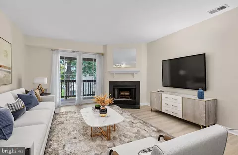 6920 Victoria Dr #F, Alexandria, VA 22310