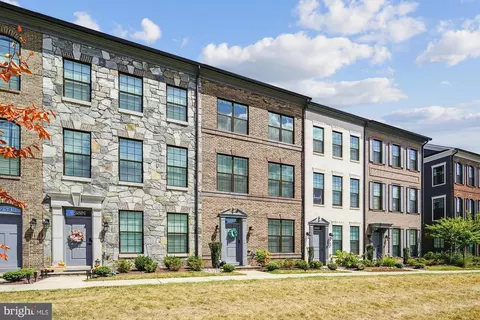 12553 Todd Ln, Fairfax, VA 22033