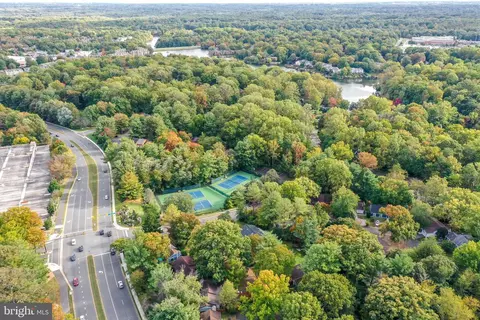 View/Area - 1950 Weybridge Ln, Reston, VA 20191 photo 3 of 4