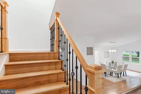 Entry Way - 1950 Weybridge Ln, Reston, VA 20191 photo 8 of 13