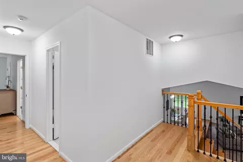 Entry Way - 1950 Weybridge Ln, Reston, VA 20191 photo 10 of 13