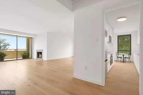 Living - 1808 Old Meadow Rd #1106, Mclean, VA 22102 photo 3 of 7