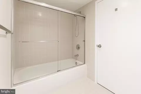 Bath - 1808 Old Meadow Rd #1106, Mclean, VA 22102 photo 5 of 5