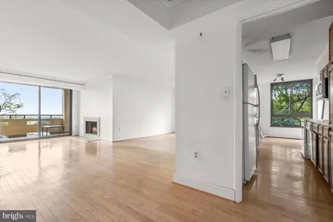 Living - 1808 Old Meadow Rd #1106, Mclean, VA 22102 photo 1 of 7
