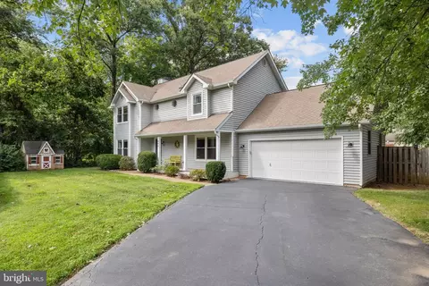 496 Woodshire Ln, Herndon, VA 20170