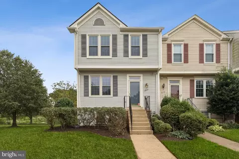 14731 Grobie Pond Ln, Centreville, VA 20120