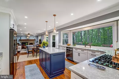 6815 Bluecurl Cir, Springfield, VA 22152 photo 8