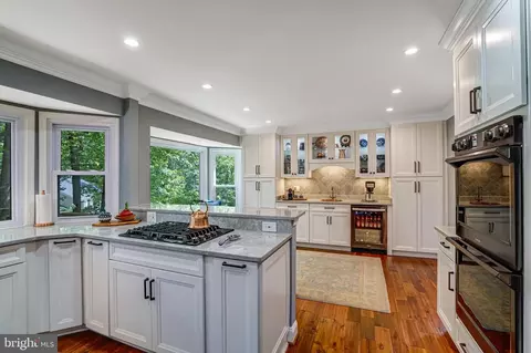 6815 Bluecurl Cir, Springfield, VA 22152 photo 10