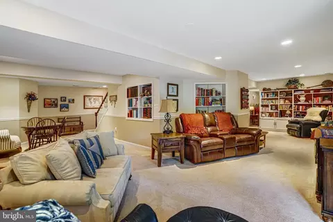 6815 Bluecurl Cir, Springfield, VA 22152 photo 33