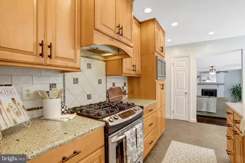 7206 Joshua Tree Ln, Springfield, VA 22152 photo 11