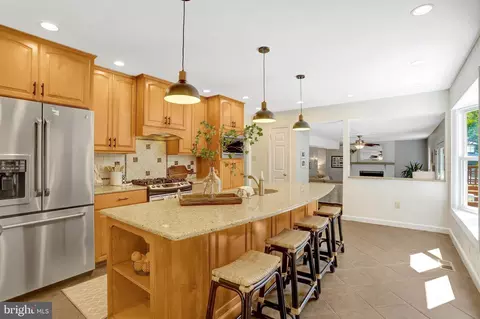 7206 Joshua Tree Ln, Springfield, VA 22152 photo 9